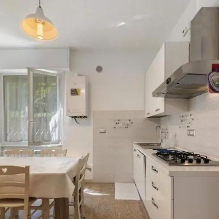 & Cinque Terre Apartment Moneglia